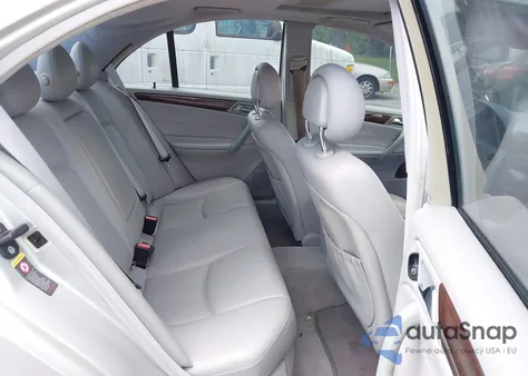 2003 Mercedes-Benz C 240 из США, поврежденный, VIN WDBRF81J73F366372